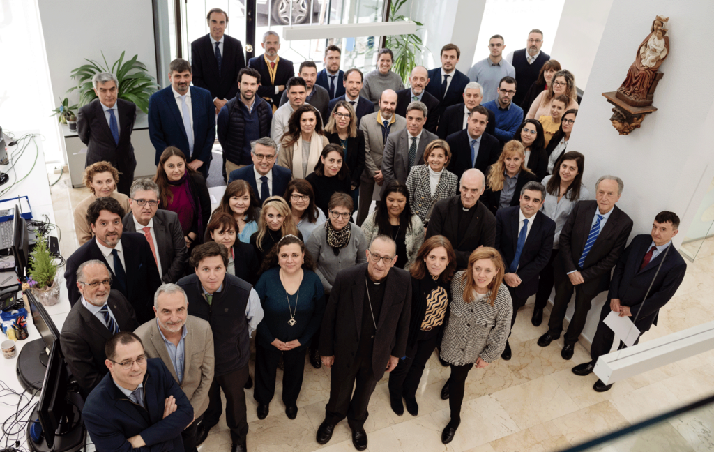 Cardenal Juan José Omella presidente de la CEE en la sede de UMAS marzo 2023